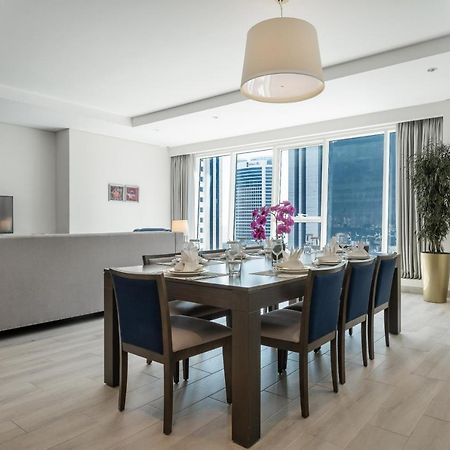 Centara West Bay Hotel & Residences Doha Bagian luar foto A dining room at the Ritz-Carlton, DIFC