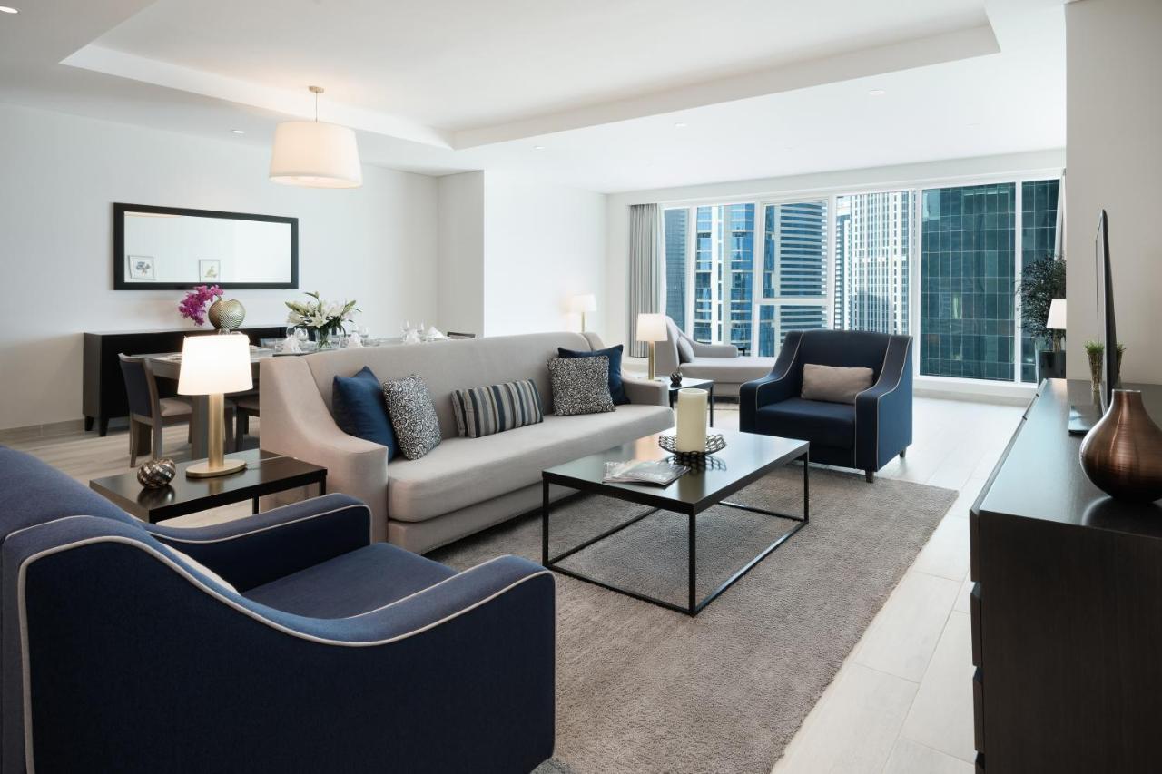Centara West Bay Hotel & Residences Doha Bagian luar foto Living room