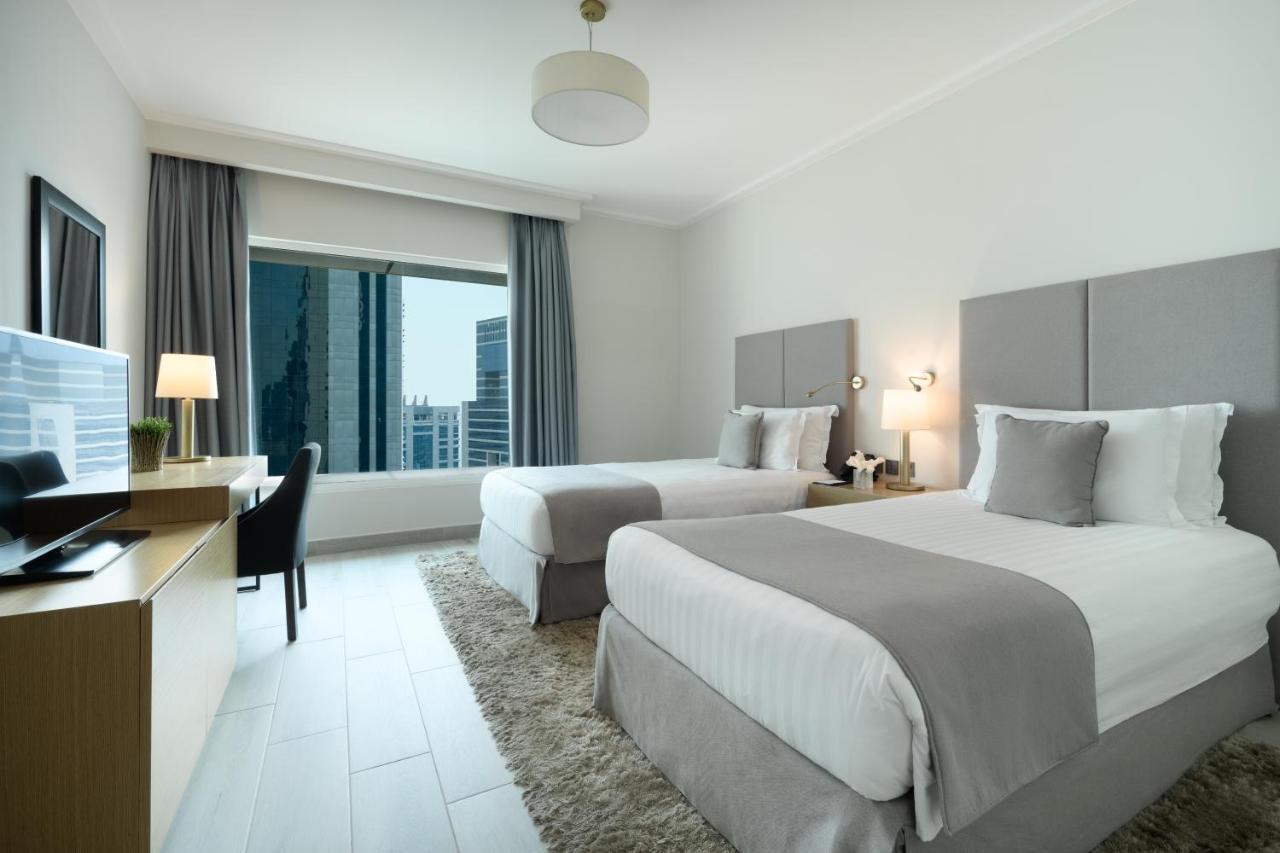 Centara West Bay Hotel & Residences Doha Bagian luar foto A guest room at the hotel