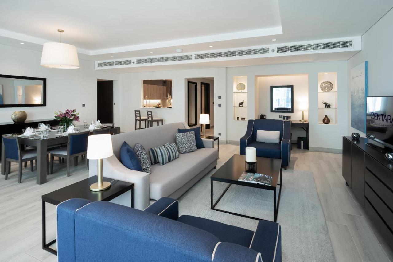 Centara West Bay Hotel & Residences Doha Bagian luar foto A suite at the hotel