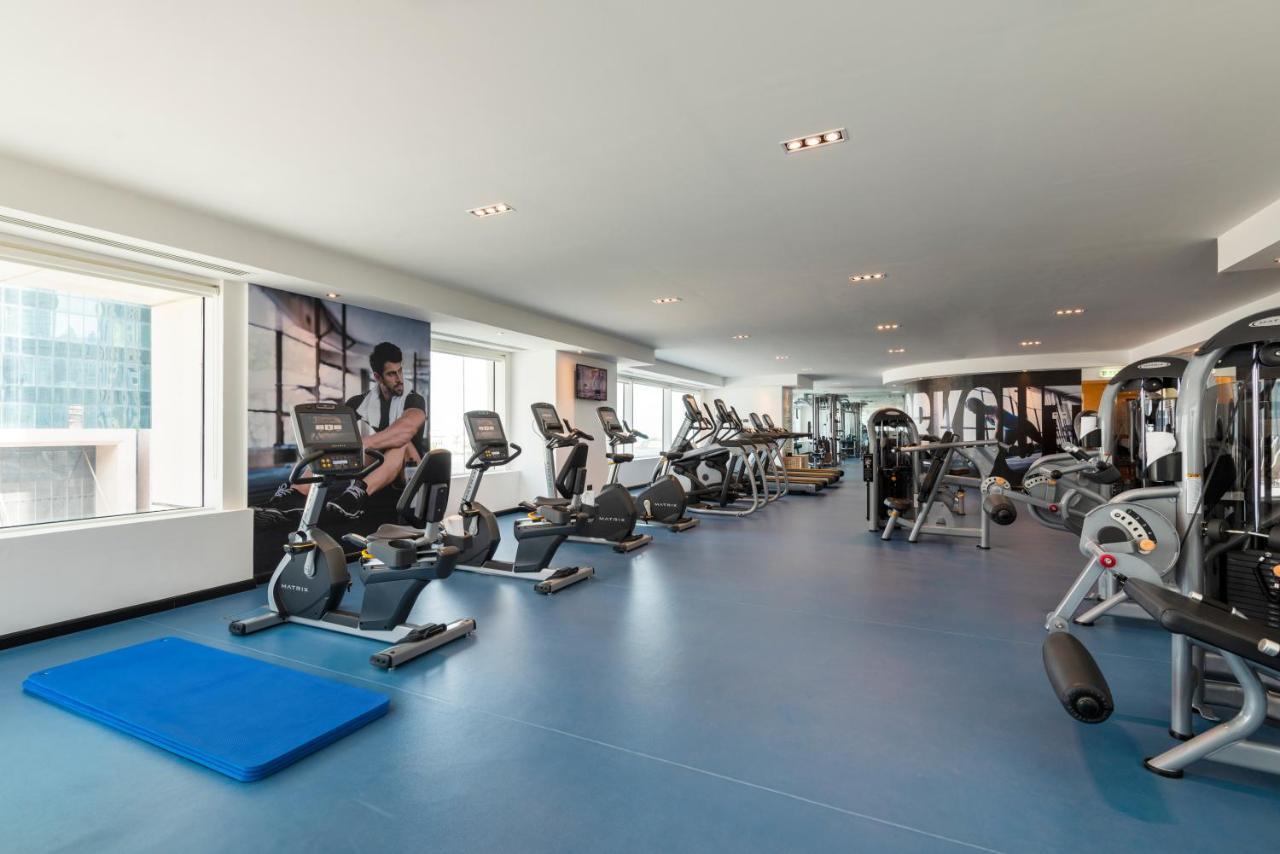 Centara West Bay Hotel & Residences Doha Bagian luar foto The gym at the hotel
